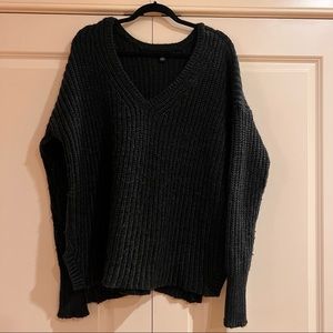AMERICAN EAGLE OUTFITTERS - DARK GRAY V-NECK KNITTED SWEATER
